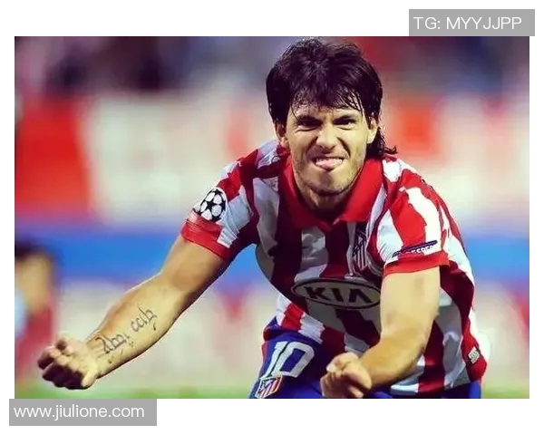 足球场上的传奇11号明星背后的故事与荣耀之路