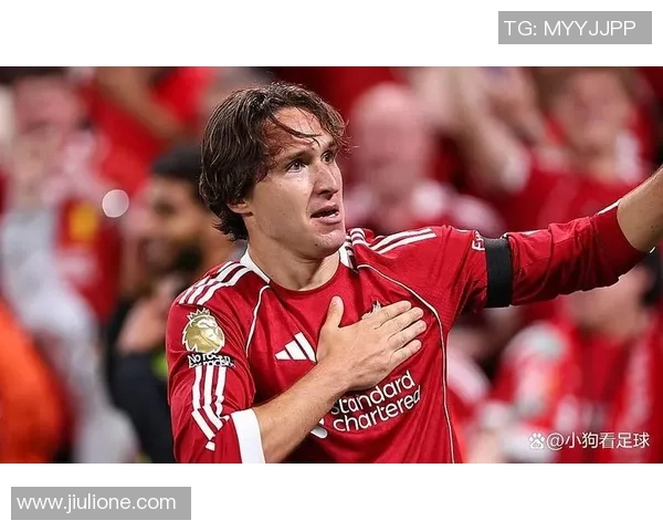 意大利足球界的红色明星球员盘点与成就回顾