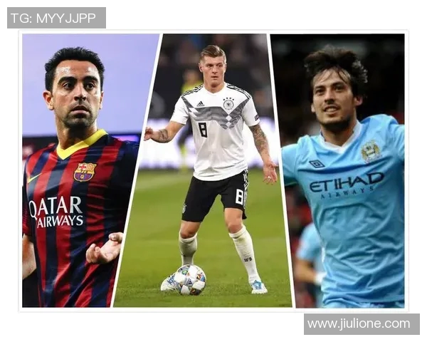 足球明星下大巴全过程视频曝光引发球迷热议与讨论