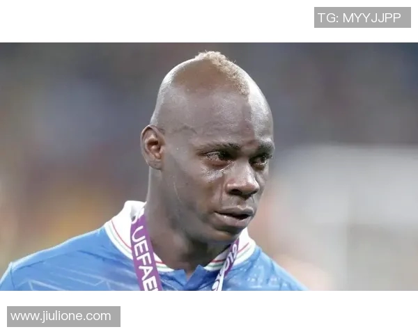 足球明星因场上争议被罚瞬间表情包大集合让你捧腹大笑